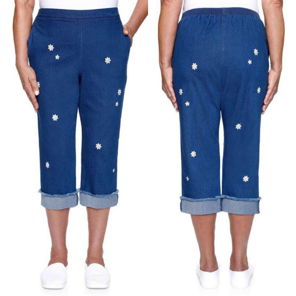 Alfred Dunner Lazy Daisy Embroidered Pull-On Denim Capri Pant Medium Indigo NEW